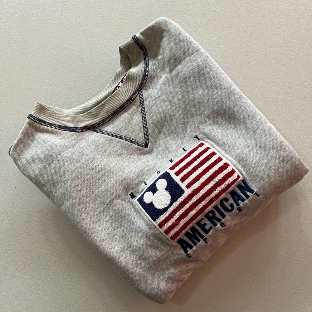 Disney crewneck size small